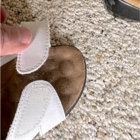 WALKING CRADLES VELCRO STRAP SANDALS size 7N but runs wide white - Picture 6 of 12